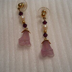 Avon -  Lavendar Flower Earrings12-30